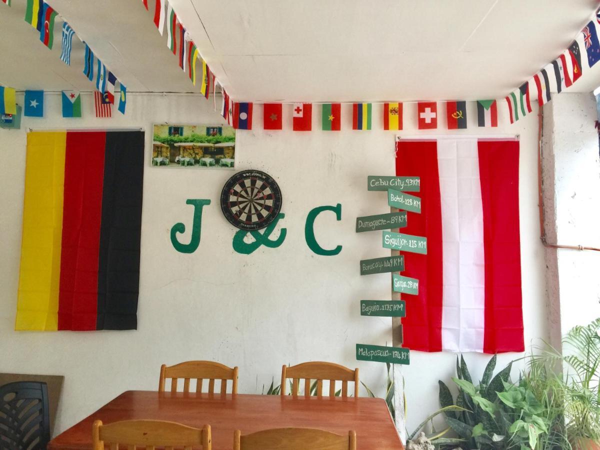 J & C Guesthouse Moalboal Eksteriør bilde