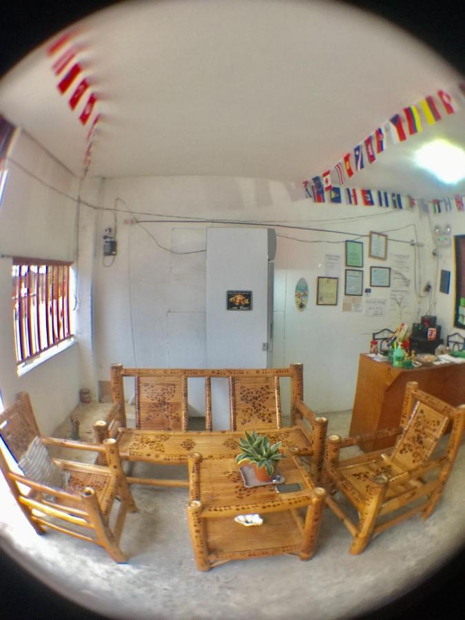 J & C Guesthouse Moalboal Eksteriør bilde
